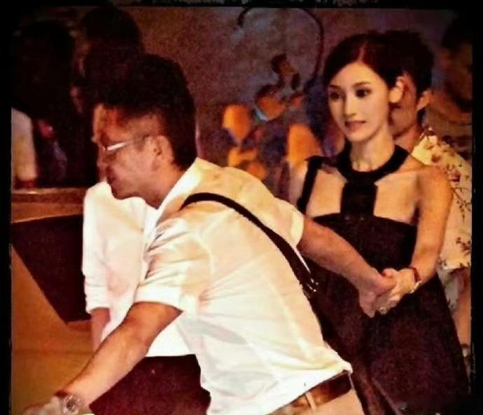 说get不到李嘉欣的建议都来看看这张冷知识这时候的李已经37岁了… 