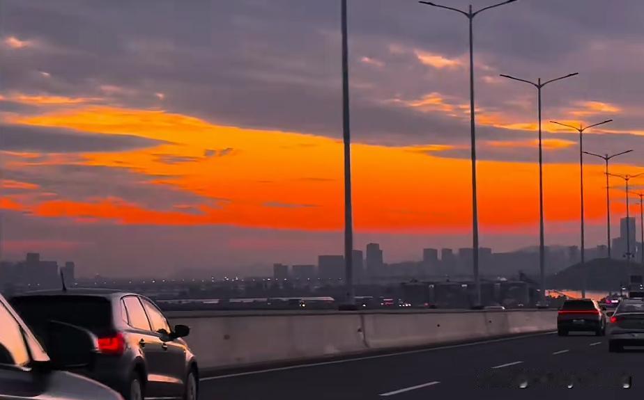 人生建议：
多拍照，
多记录，
少发朋友圈。
为何要多记录？
有个点赞量非常高的