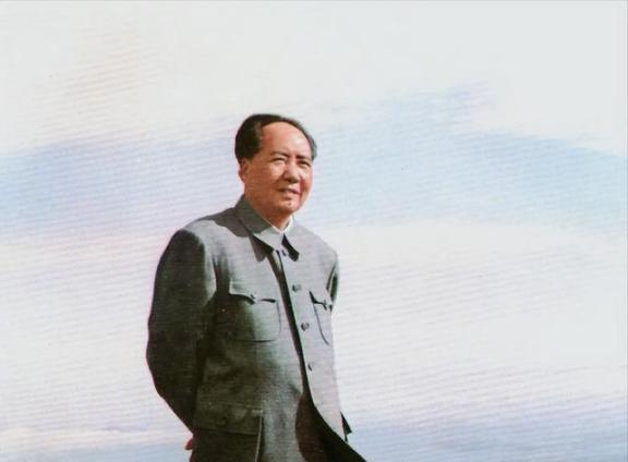 美国人在研究毛泽东时，一直有个疑问，中国自古从来都不缺人才，为什么只出了一个毛泽