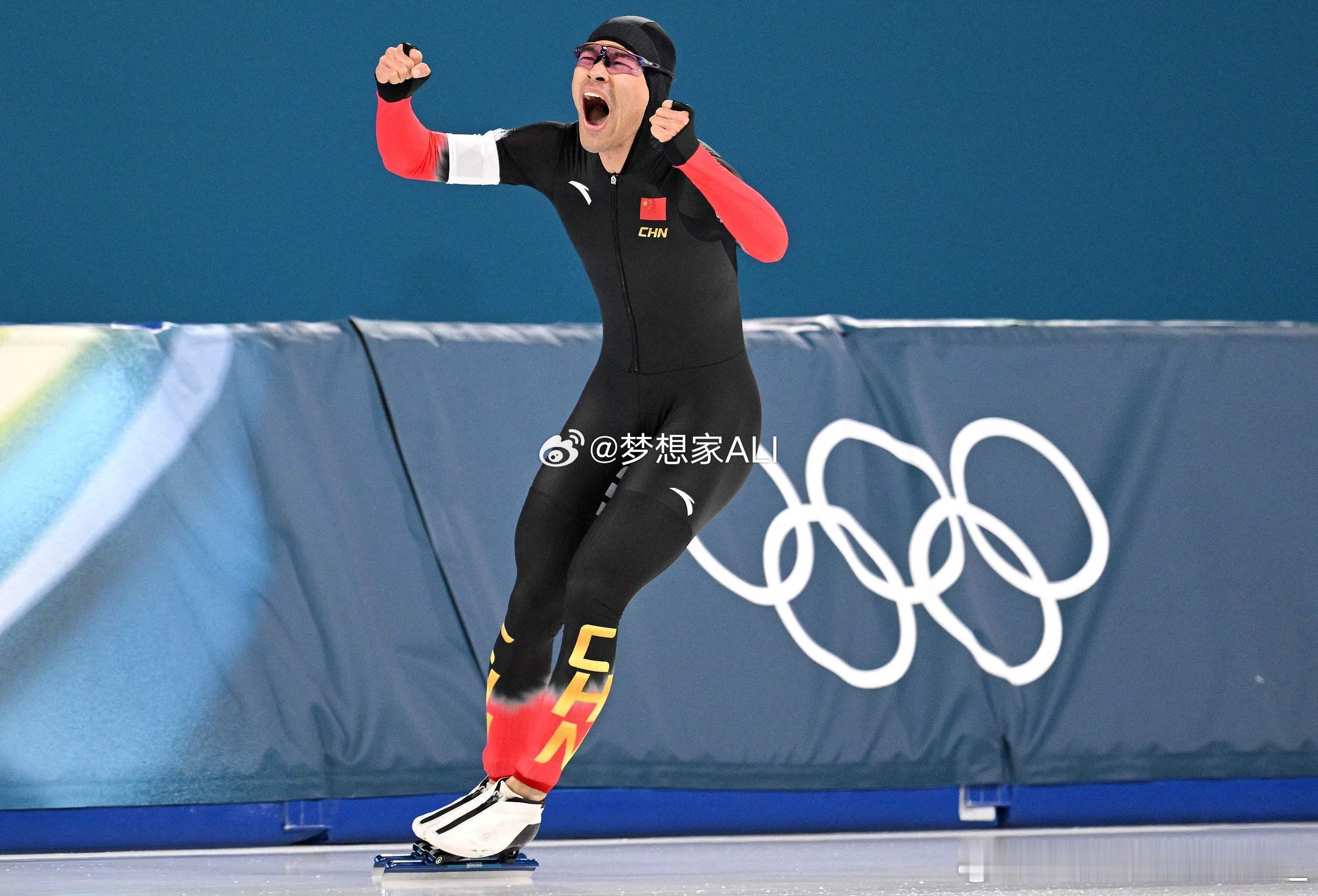 早☀️米兰冬奥会速度滑冰男子1500米比赛，1分41秒98刷新奥运纪录摘得金牌，