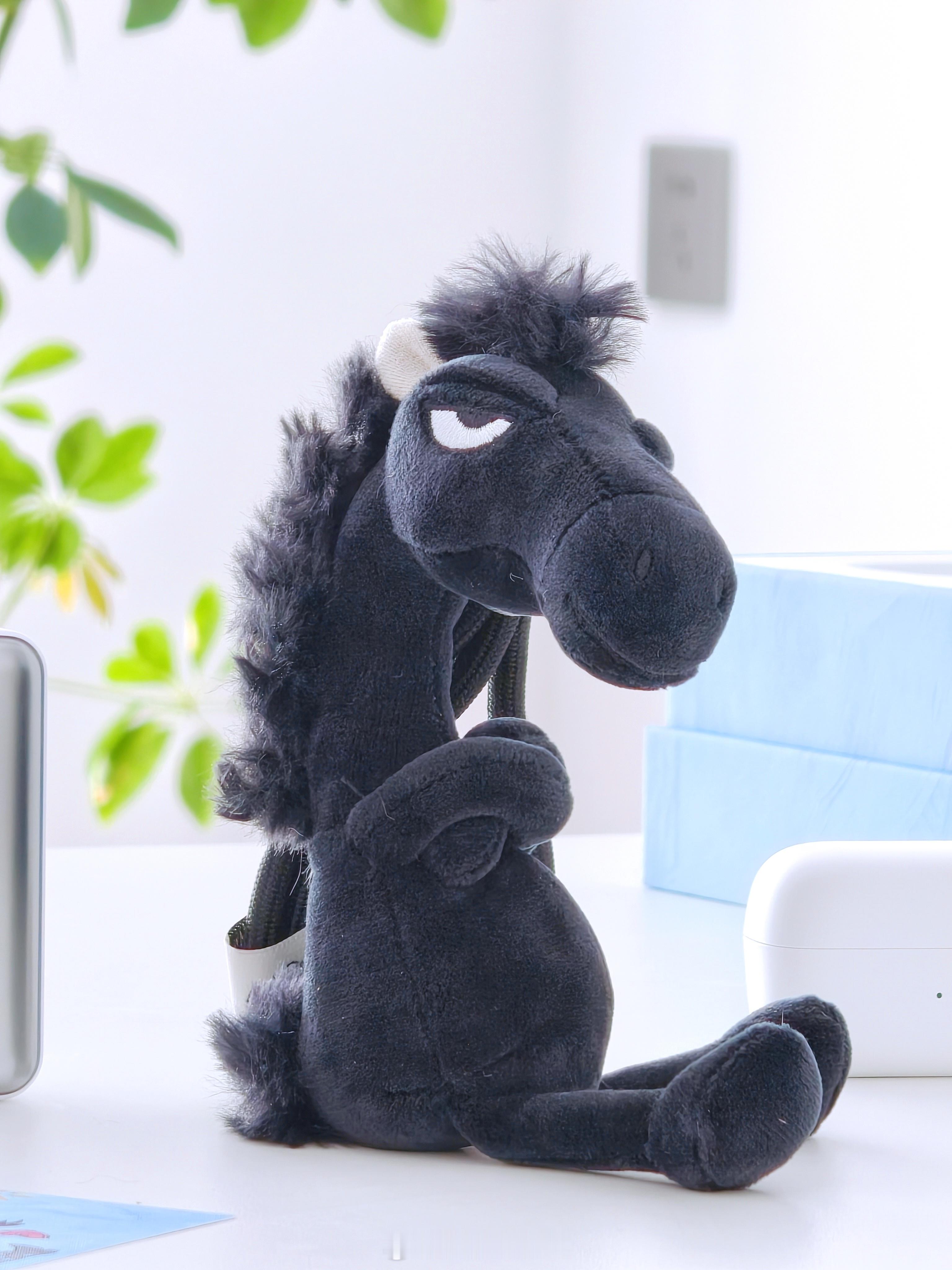 收到Anker的新年礼盒🎁主题是「心生野马」，东西很多也很有诚意，有充电宝、耳