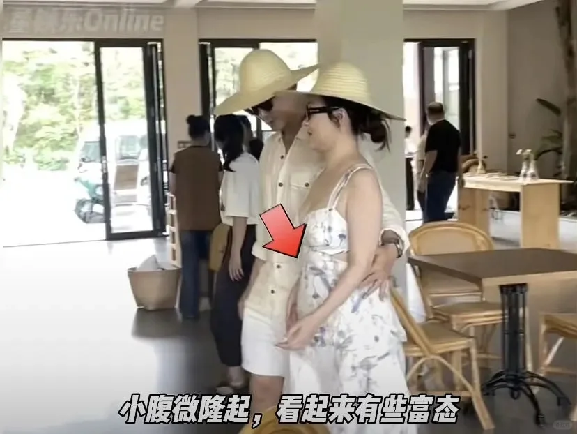 霍思燕这是经历了什么？ 近日霍思燕、杜江在云南游玩被偶遇，两人一身度假...