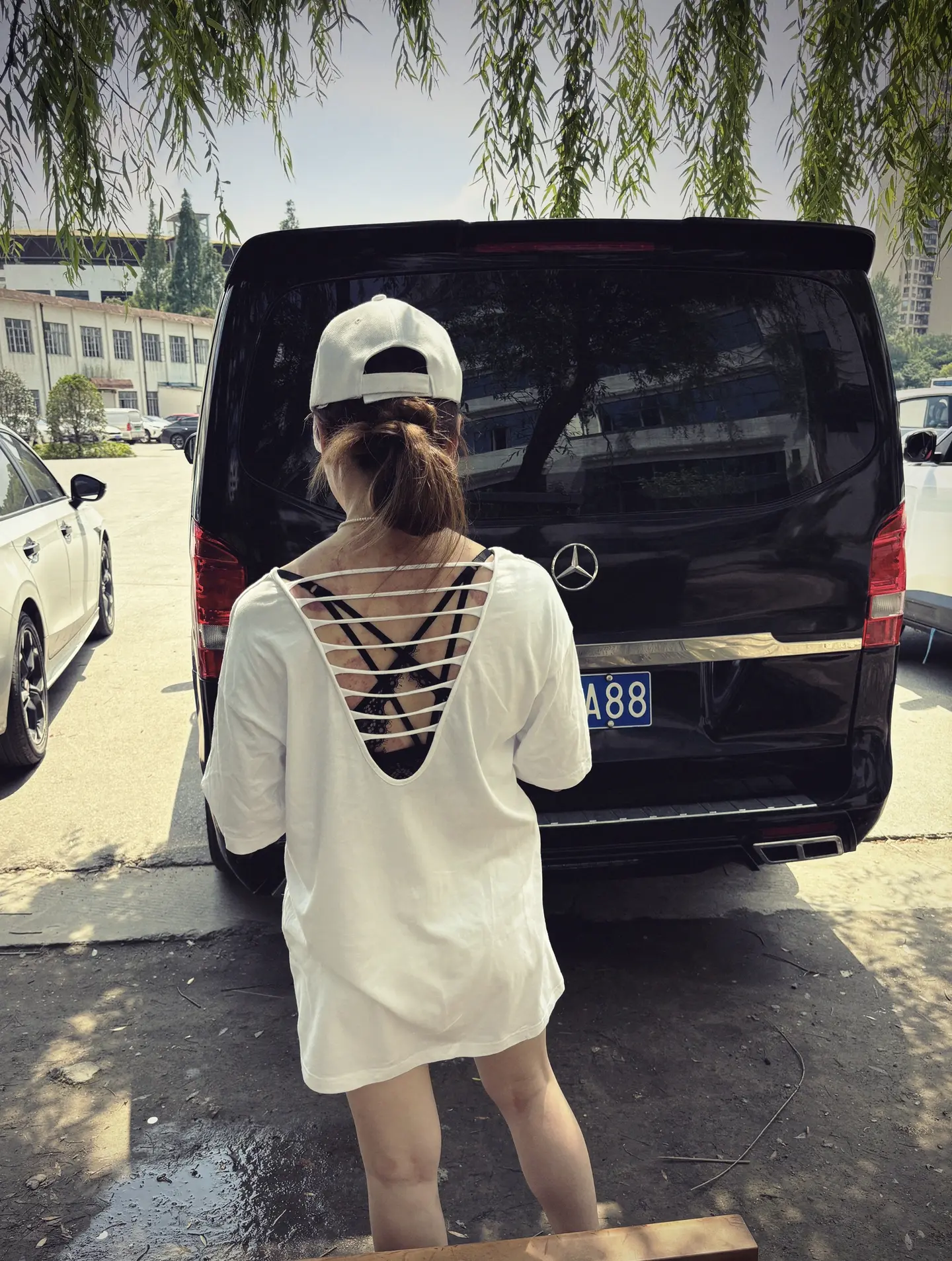 太讨厌了，四十岁的人了，还显得的这么小，小就罢了，还这么自恋🙄🙄🙄