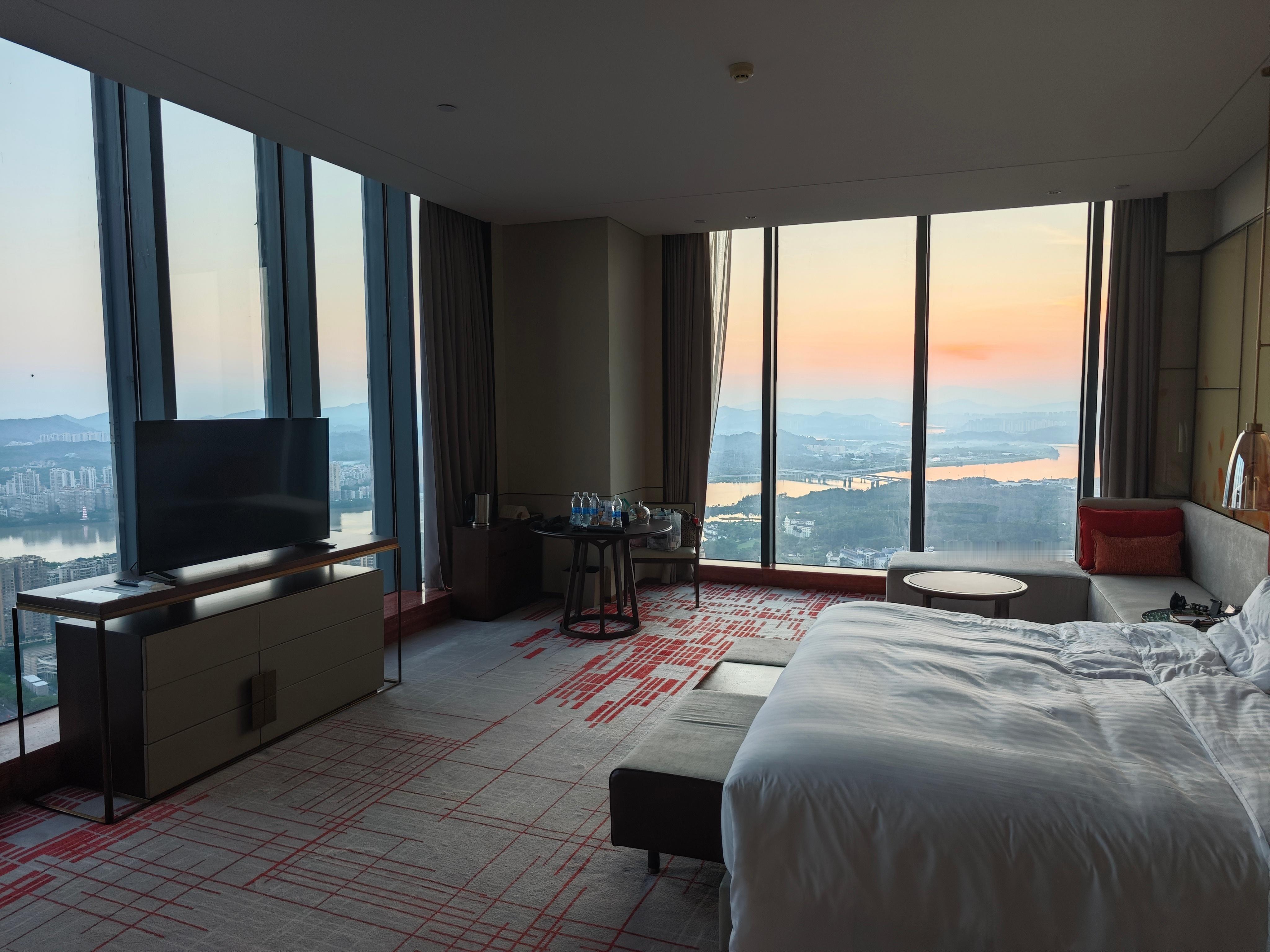 大夏天 出去旅游还不如在酒店里吹着空调staycation 放松一夏防范应对台风