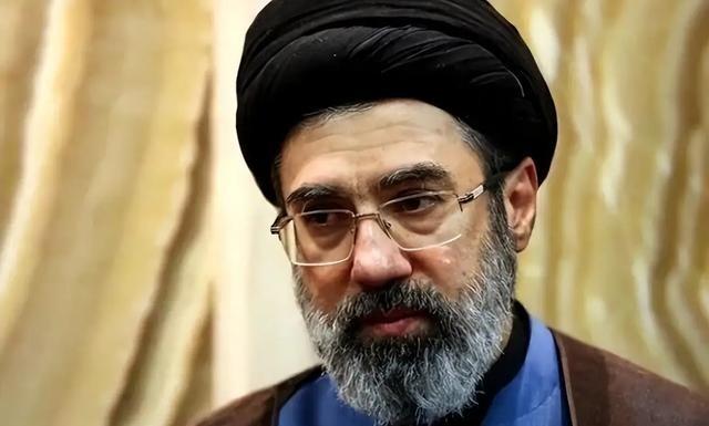 普京这步棋，妙在哪？伊朗最高领袖的行踪，竟被俄罗斯主动曝光了！你能想象吗？全世界