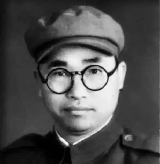 1939年，八路军炮兵团长左叶盛怒之下，突然对着特派员开枪，事后被押到延安受审，