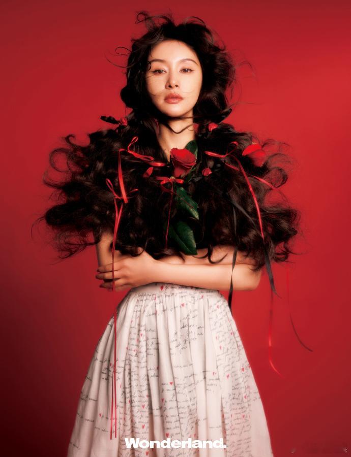 #王子文爆炸头造型##王子文最新风格# 《Wonderland》封面里王子文的爆
