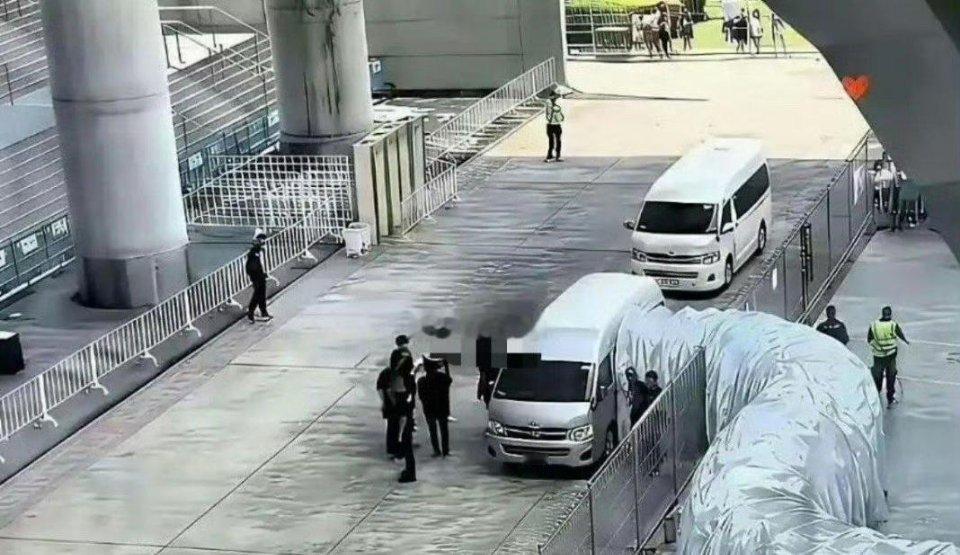 这车都是接谁的，这么大排场？ 