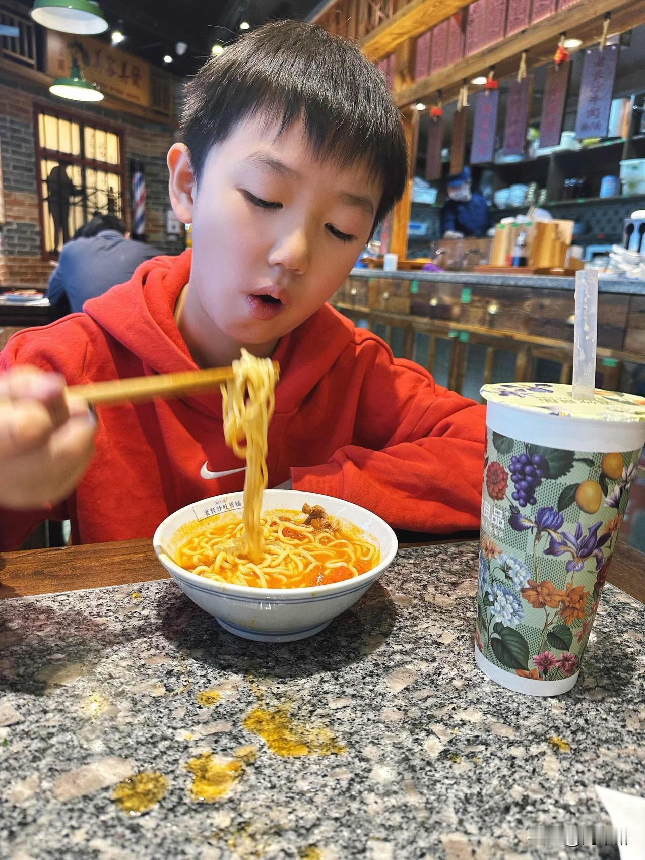 退休之后，我再度“上岗”啦！
干这份活儿，我满心欢喜。
这也算得上是一场“公益”