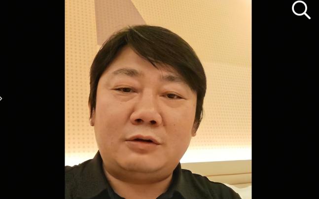 张雪回应了：车要不回来，就再送一台。被扣了，再送。不停地送，送到统一为止。就这一