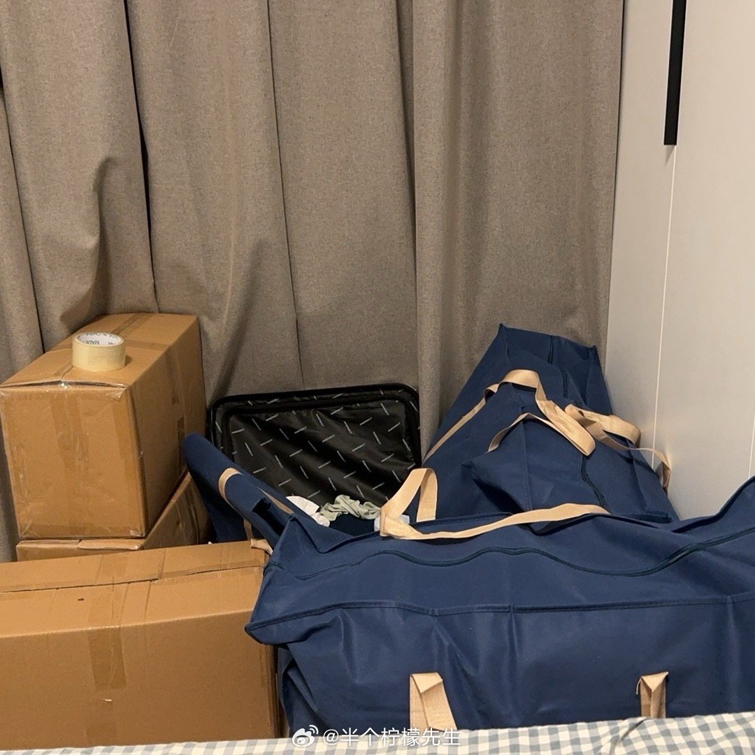 10月再见 10月是匆匆忙忙的搬家，是游刃有余的处理大大小小的事，从从容容面对各