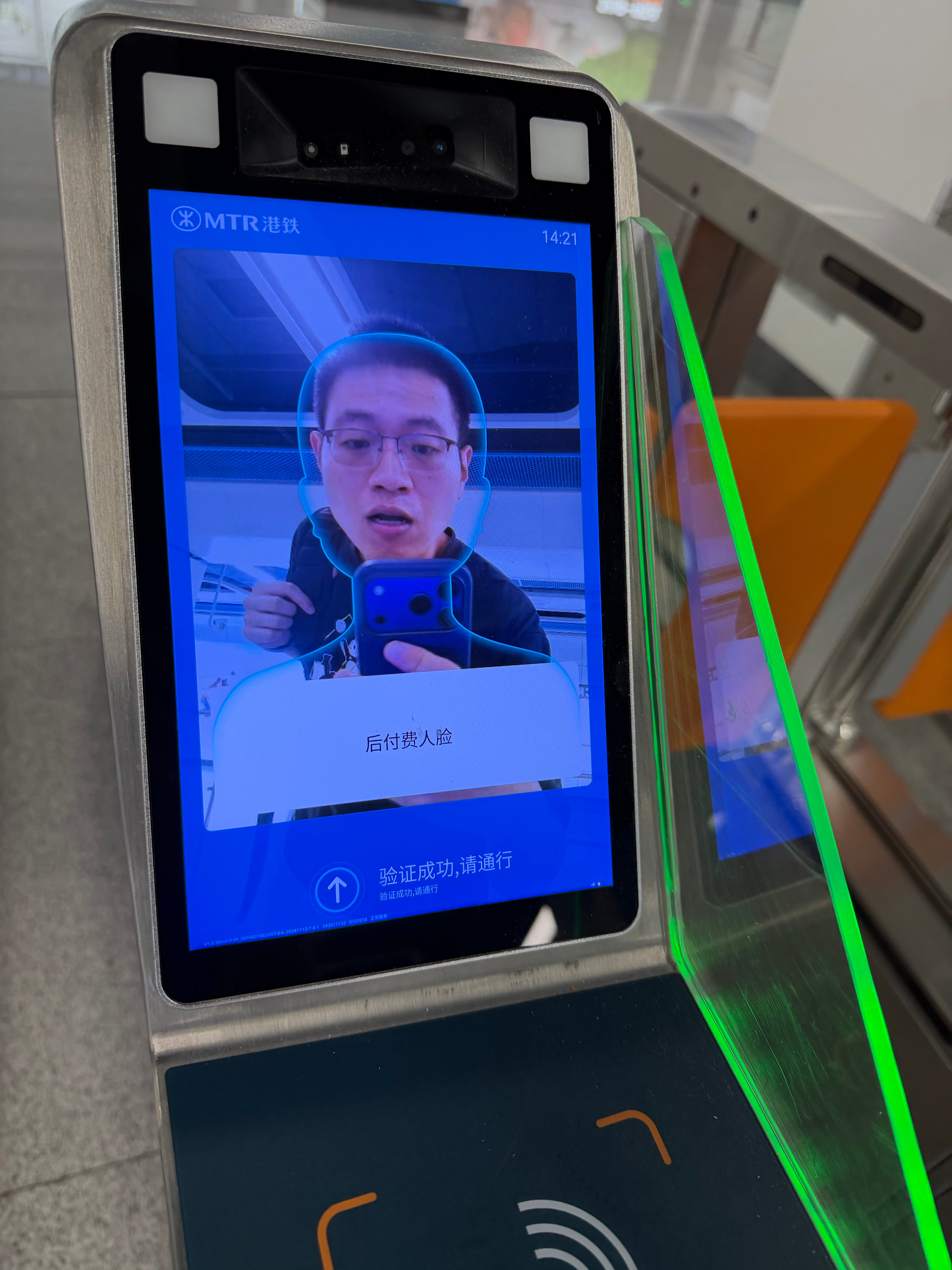 第一次用深圳地铁的刷脸我怎么感觉比刷卡还费劲 