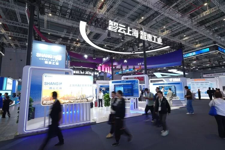 2026工博会在沪开幕 中国电信AI智造全链赋能“下一代工业”