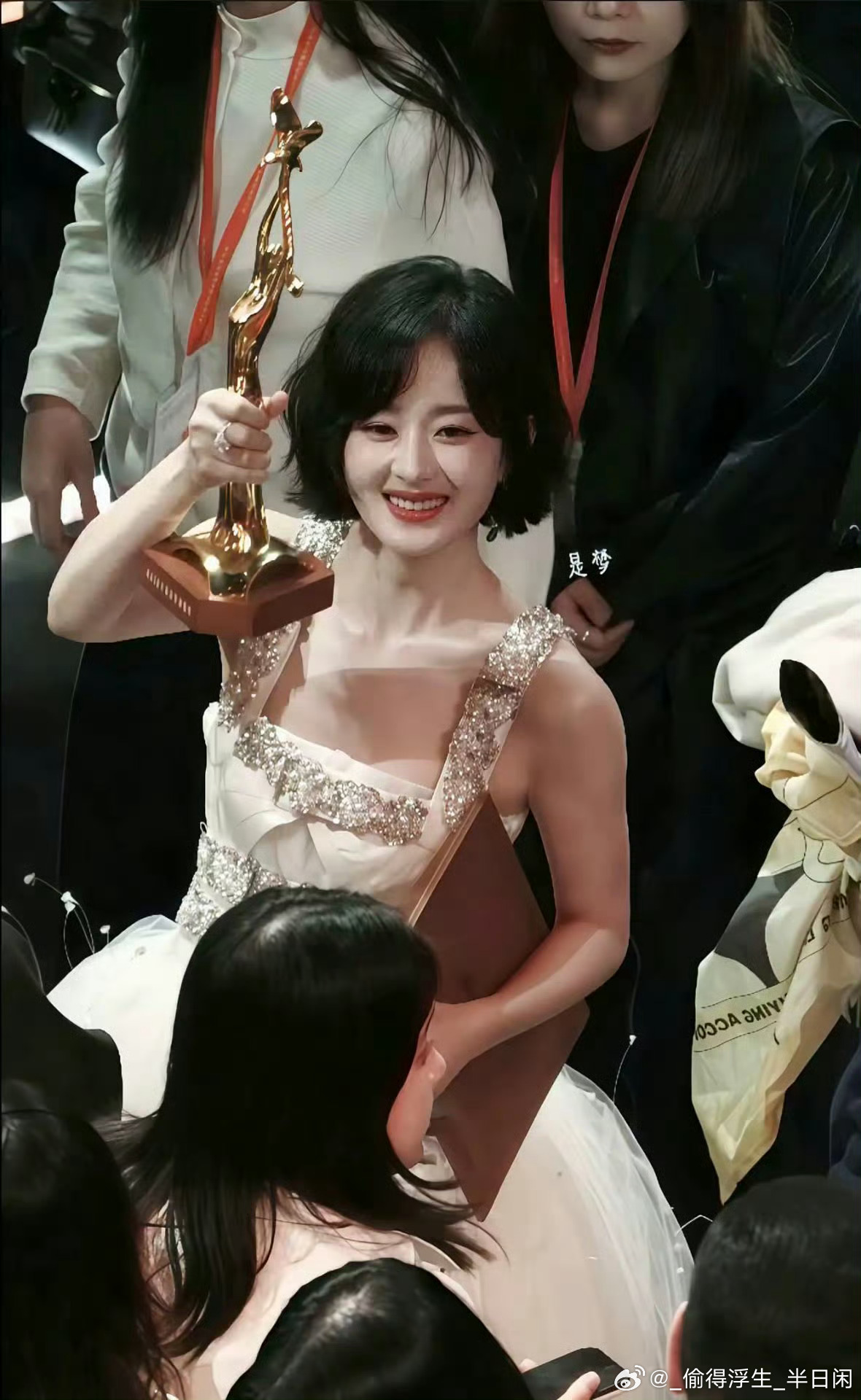 赵丽颖赵丽颖出道二十周年 赵丽颖希望你在流言四起的世界里熠熠生辉，做那个不被定义