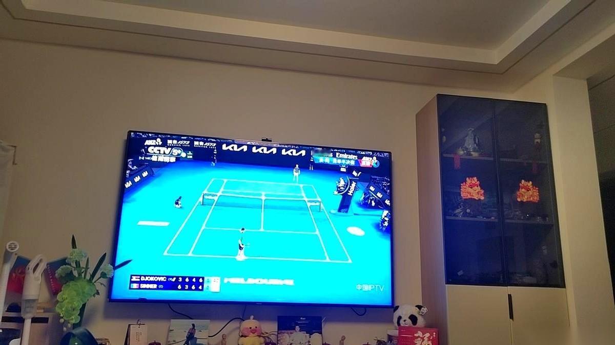 一个38岁的老将，硬生生干掉了一个生猛的小伙子。
要知道，当他在场上封神的时候，