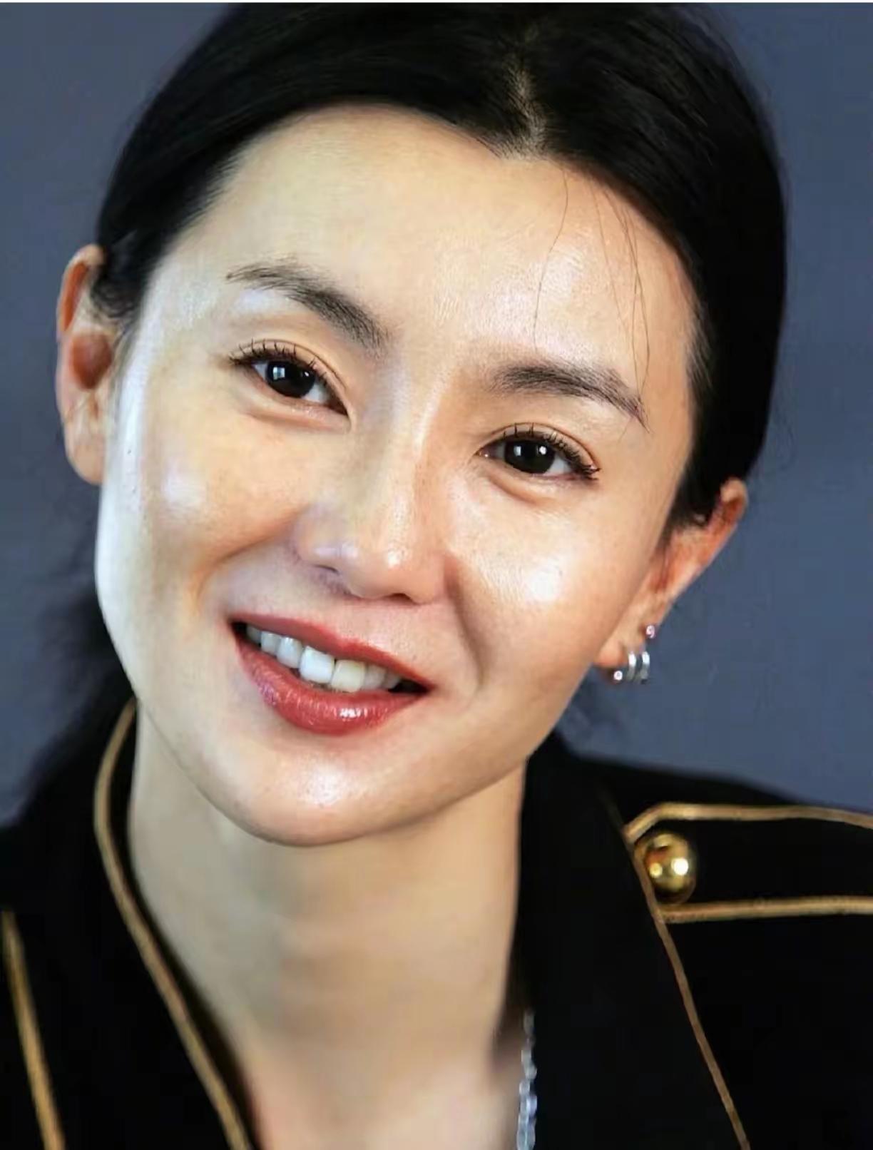 张曼玉，戛纳和柏林都拿过。