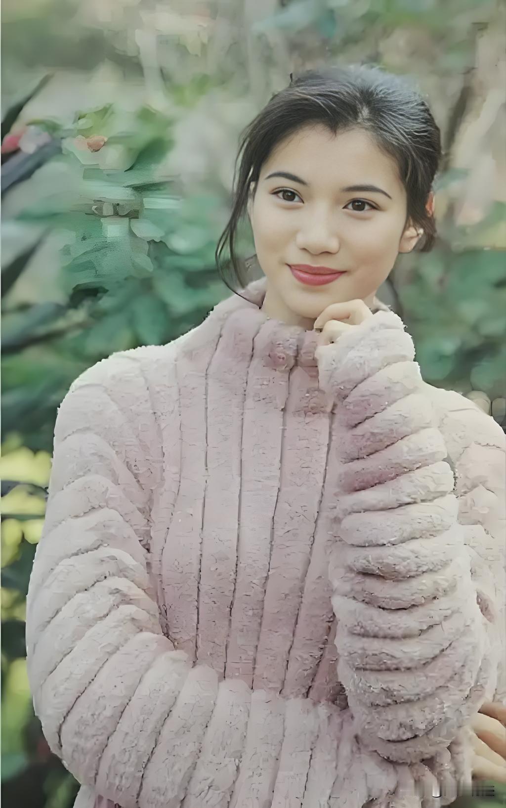 靓靓的丑衣服，全靠颜值撑着了！