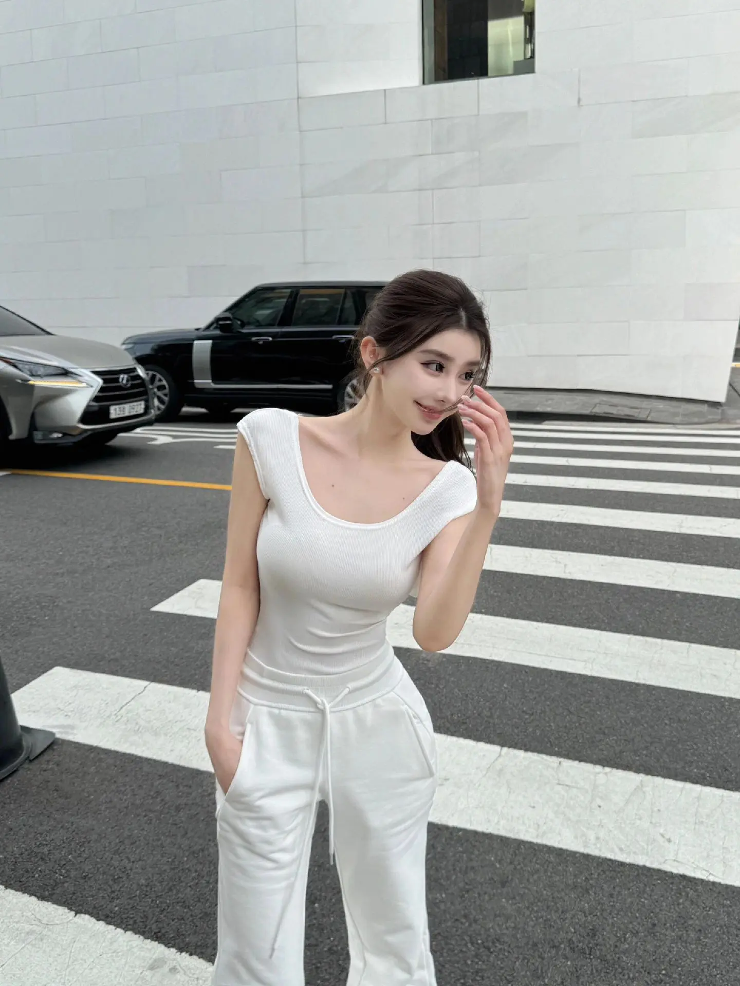 黄亦玫的爱印证了那句话:樱花树下战谁都美，我的爱给谁都热烈，不是你好，是我好……