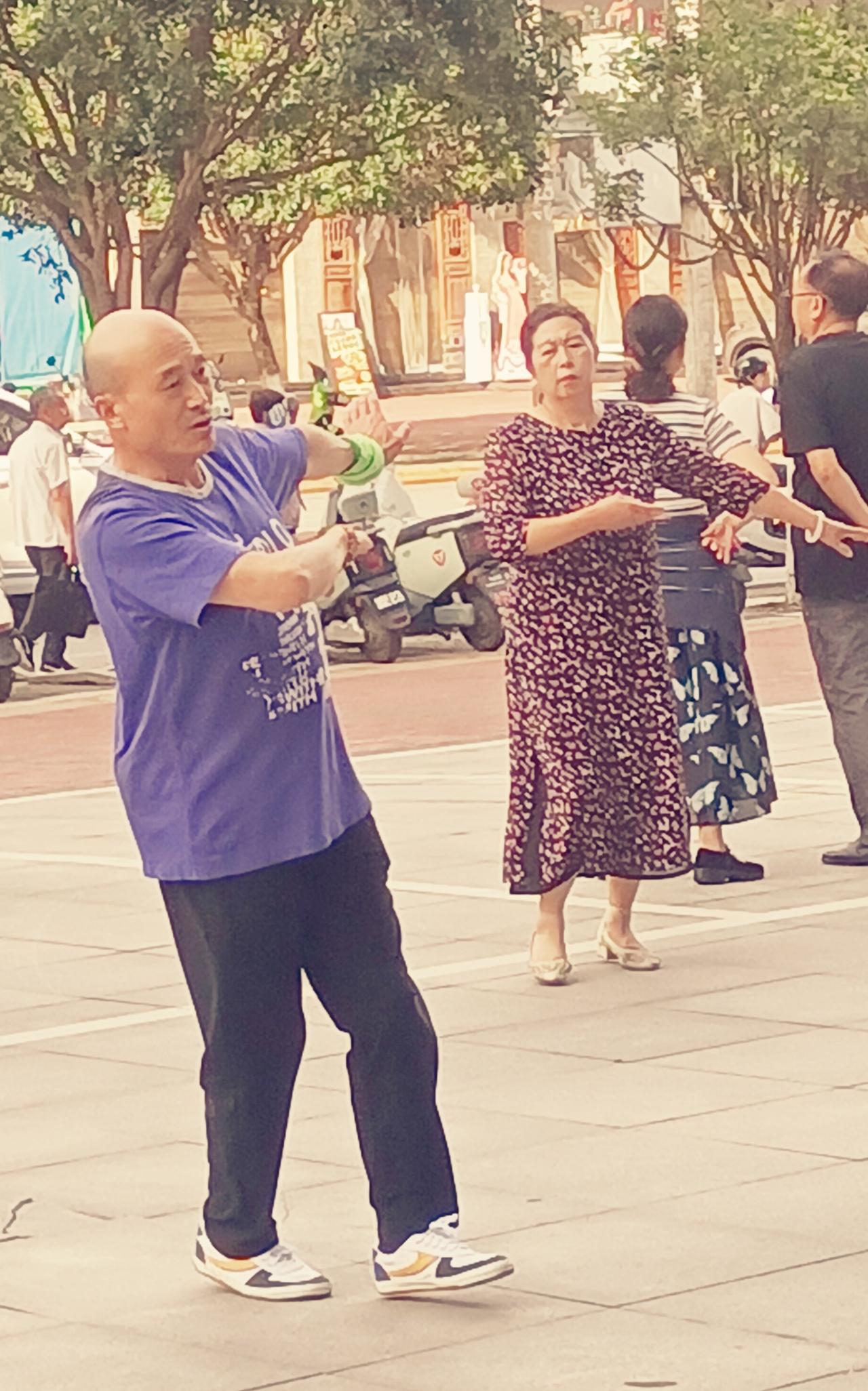 【夏之韵·热情的活下去】记录我的2026
生活总是这样，
不能叫人处处都满意。