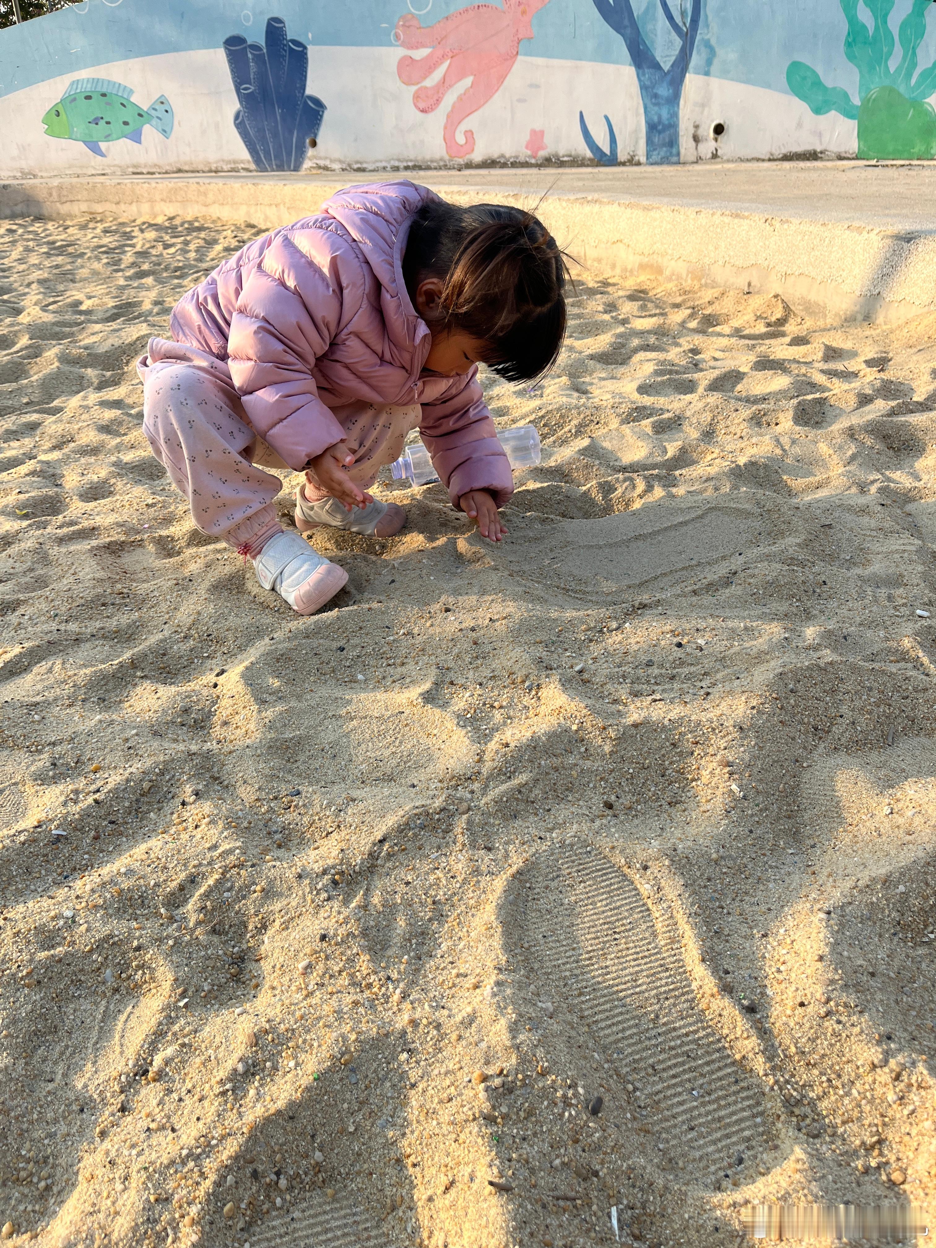 放学了，今日份小可爱，有太阳，暖暖的。相当于刘星判给了夏东海夏东海确实是很温暖的