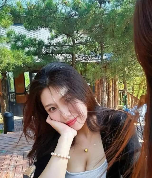 微胖女神新定义：丰满圆润才是真妩媚