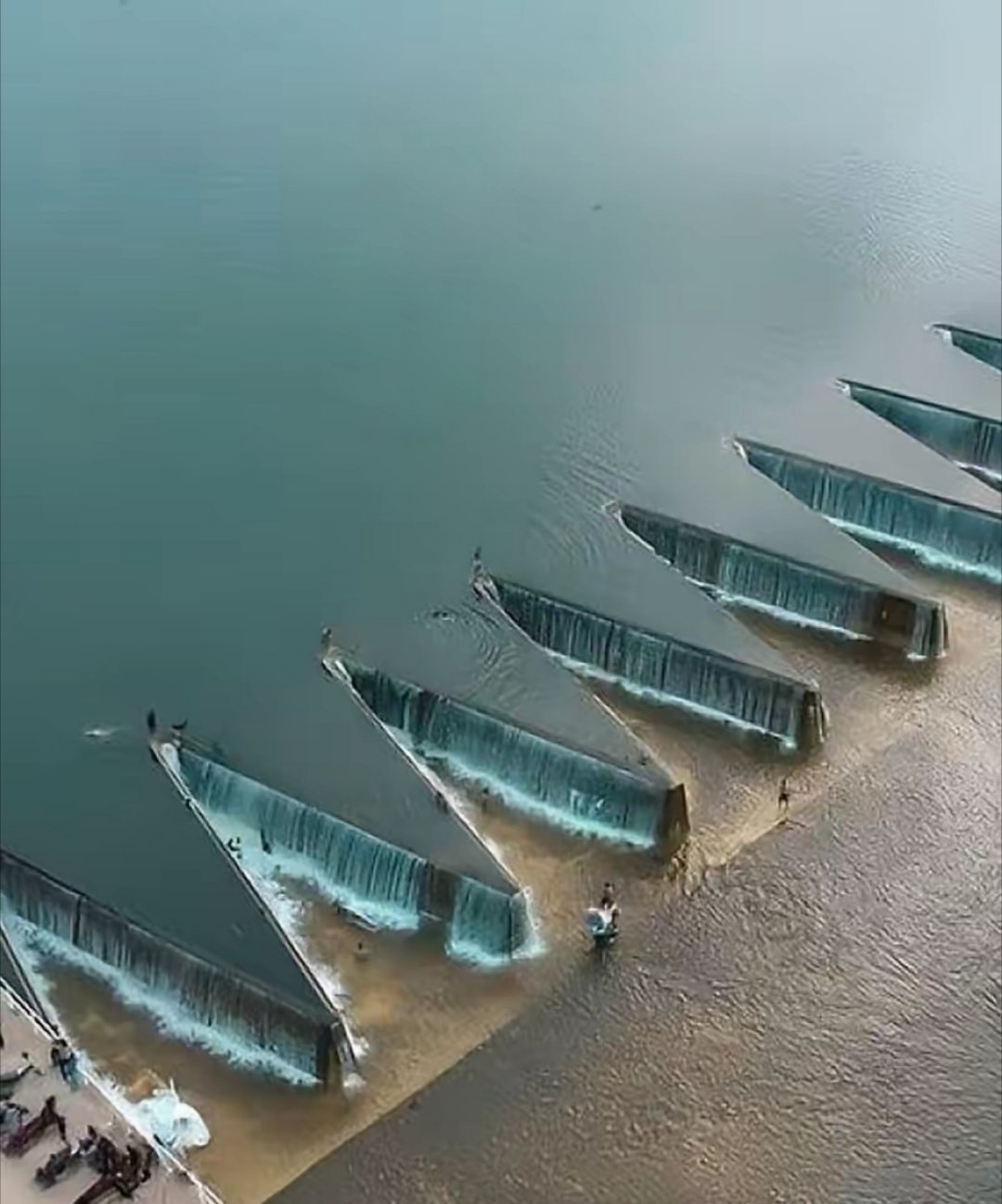 这种“之”字形的溢水设施包涵着怎样的智慧？科学