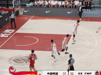 有些防守习惯真不是一两个回合能改过来的，老六喜欢进内线这个问题看这个更清晰 
