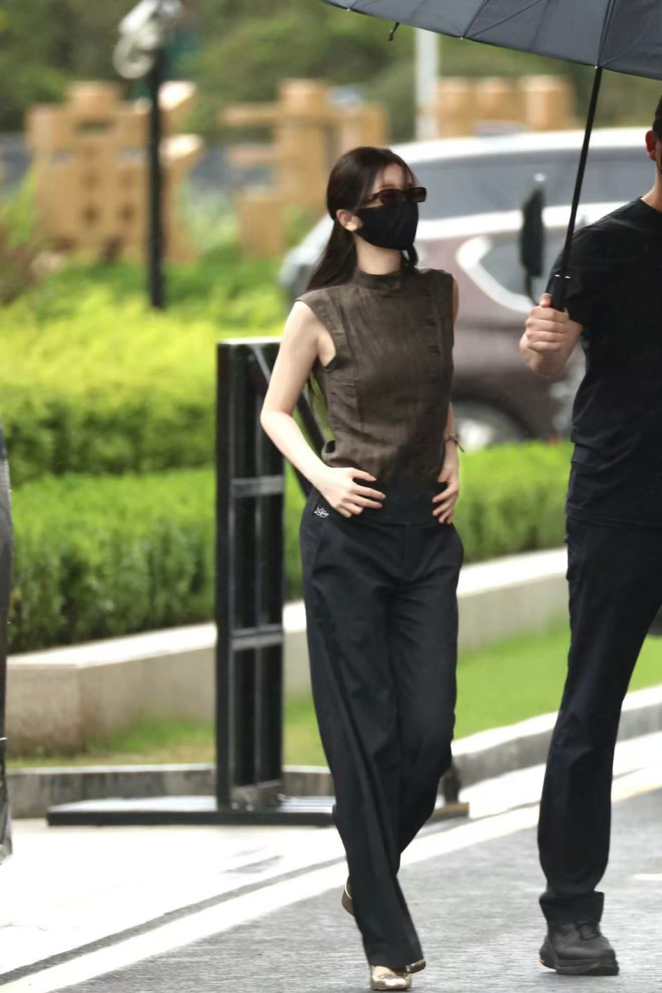 虞书欣[超话] EstherStyle私服穿搭来自星星的穿搭 🤎休闲松弛风穿搭