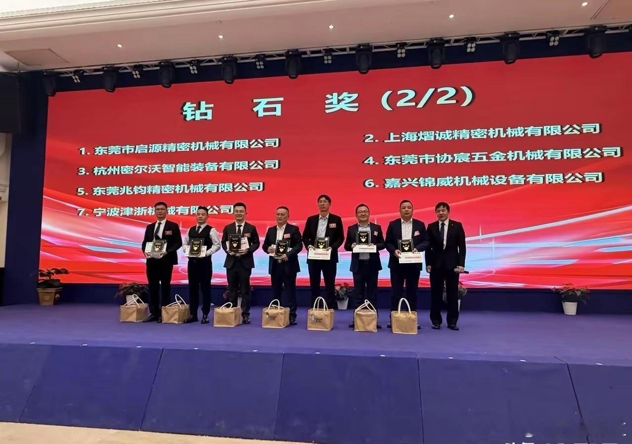 今日倍量标的集中在化工材料、电力基建、设备制造、软件服务四大核心方向，10只标的