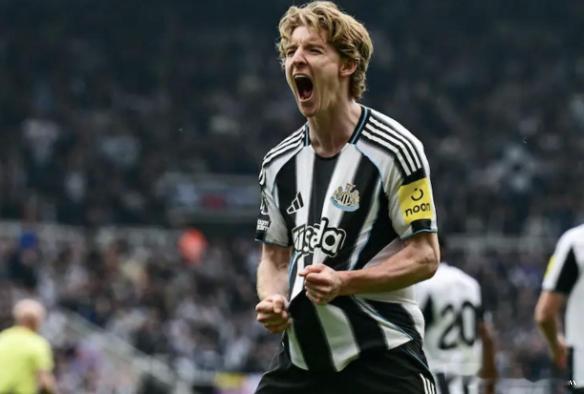 跟队：纽卡认为戈登今夏会离队，他想在欧冠球队获得更高薪资当地时间4月16日，据透