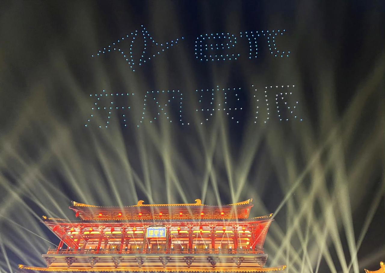 东风奕派eπ007正式上市，起售价定在了15.96万，与之前官方预售价保持一致，