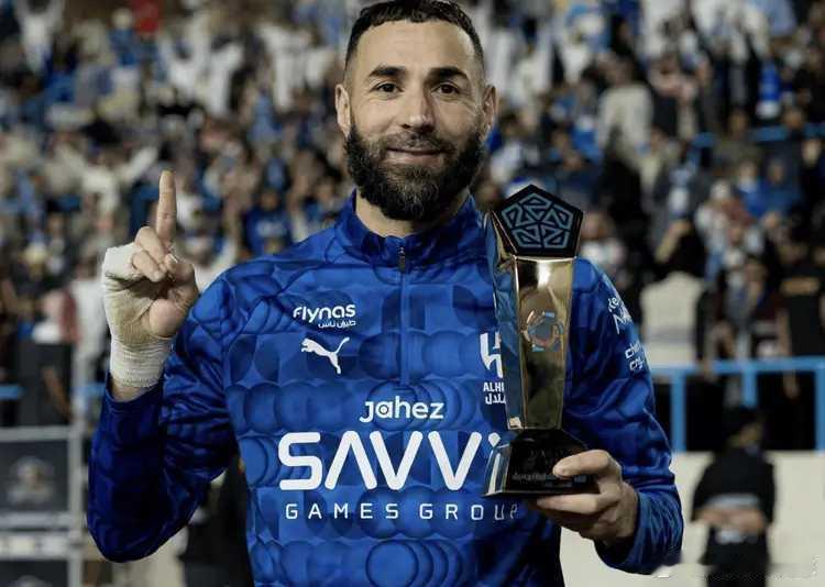 2月6日沙特联赛第21轮，利雅得新月在客场对阵阿科多。此役，38岁的本泽马上演新