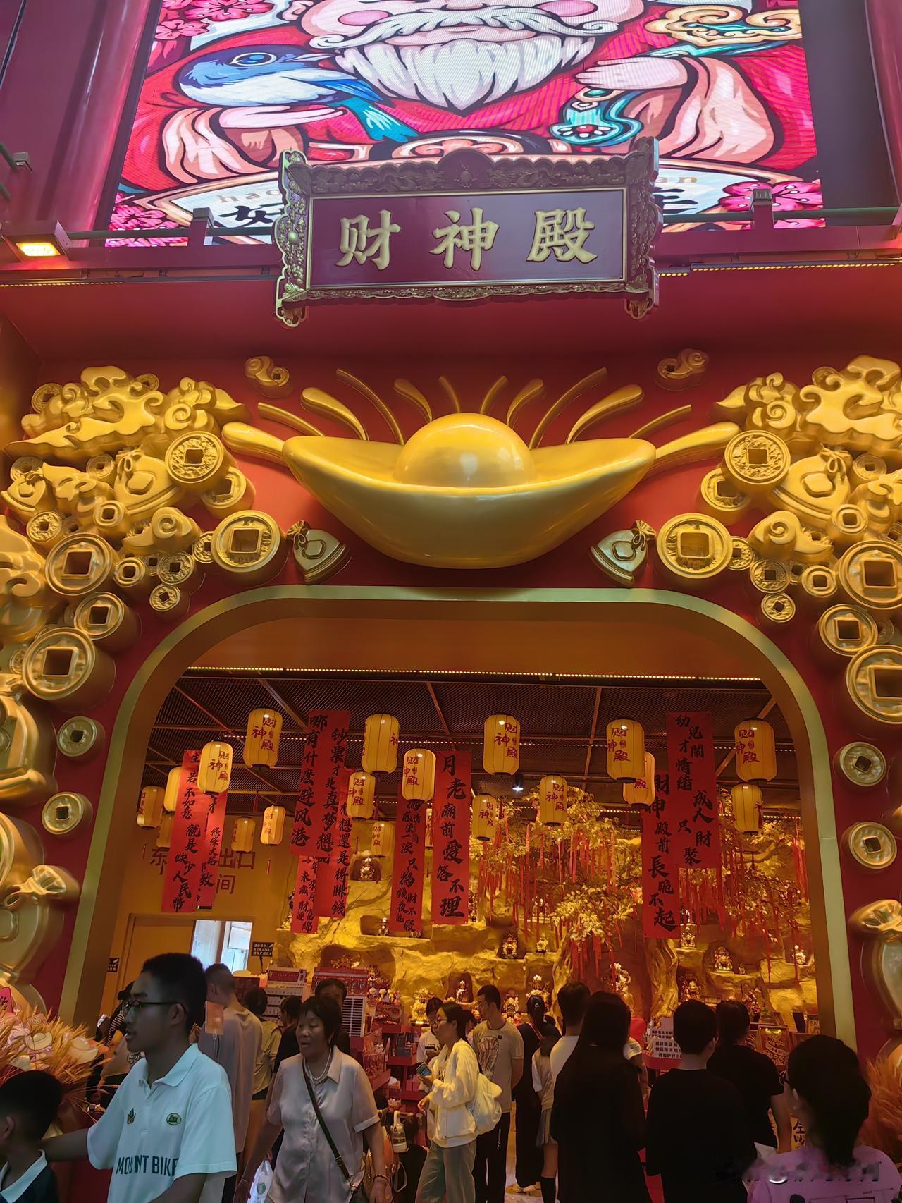 还没到五一小长假，结婚的请帖就纷纷送来，而去年这个时候结婚的，开始忙着给新生儿过