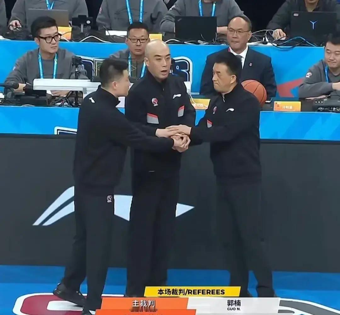 北京赢辽宁，只用了三个数字：1，1，3。
 
不是比分，是终场前那串哨响。辽宁教