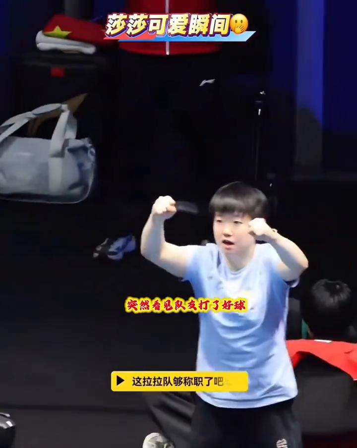本来以为犯困了，突然看电队去打了好球。这拉拉队够称职了吧？马上精神了。