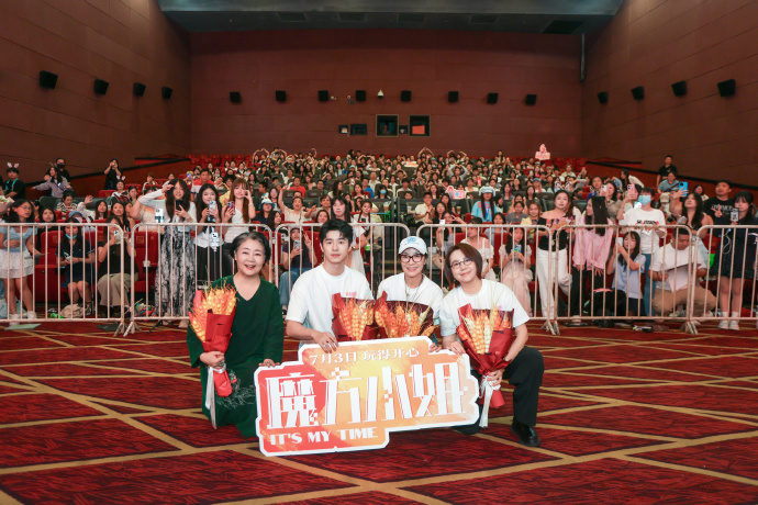 杨紫琼时隔八年再回中国开启路演杨紫琼时隔八年回国开启路演之旅八年啊！杨紫琼一回来