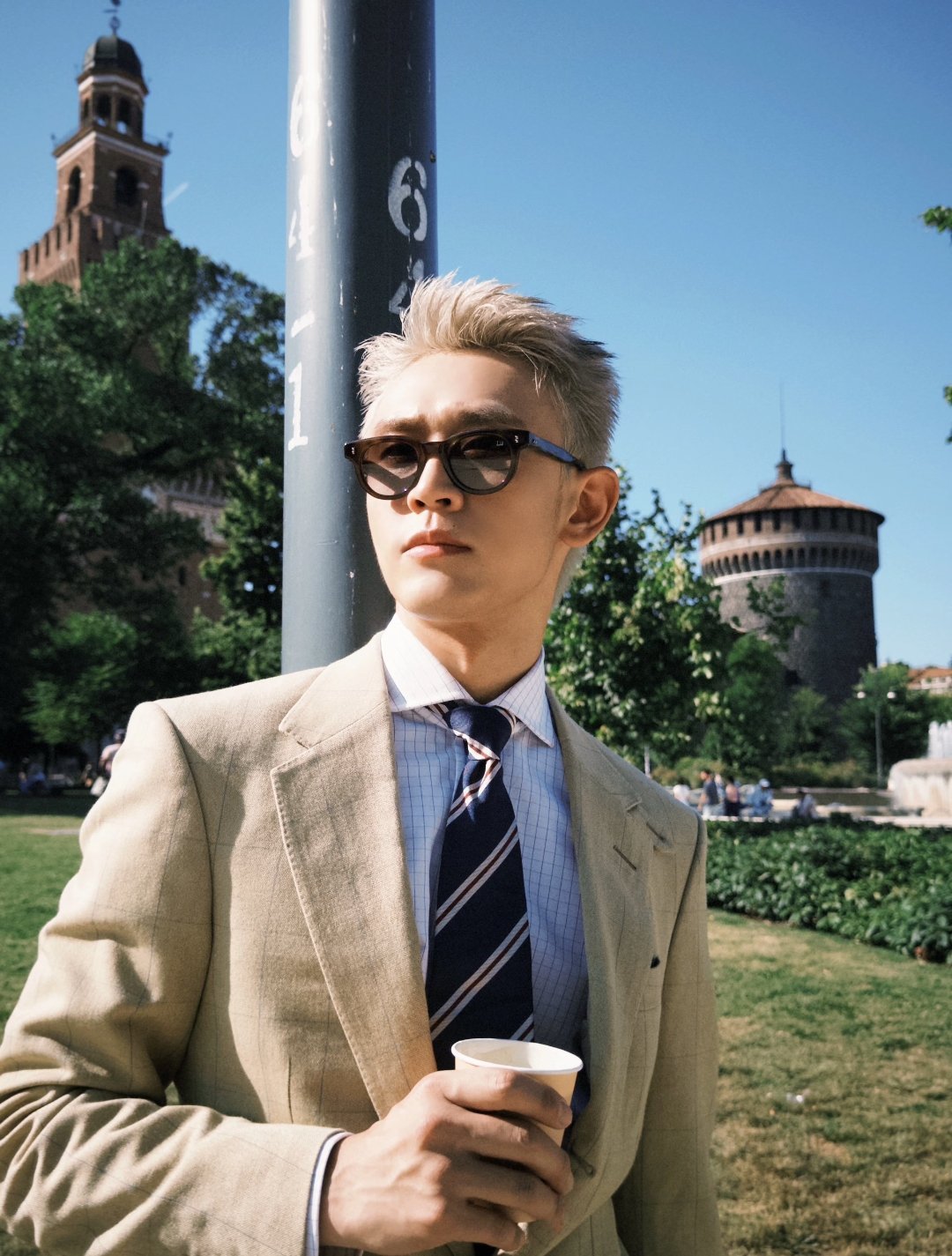 “米兰街头偶遇一下？”王天辰米兰街头的“异国碎片”🧩 