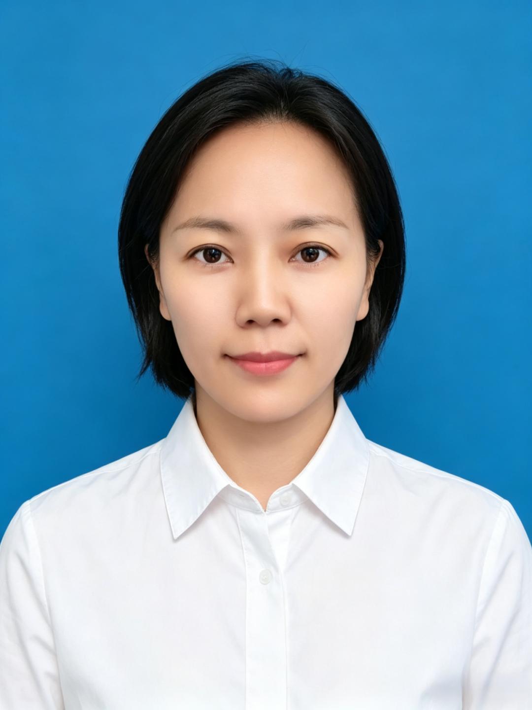 海口市灵山中学优秀教师风采录：
1.​王婧，党建办主任兼年级级长，市级最美教师