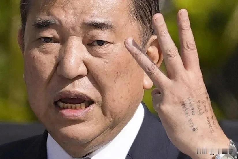石破茂这么就辞职了？？
多没劲啊，再坚持几天嘛，坚持到9月3号，来参加我们的阅兵