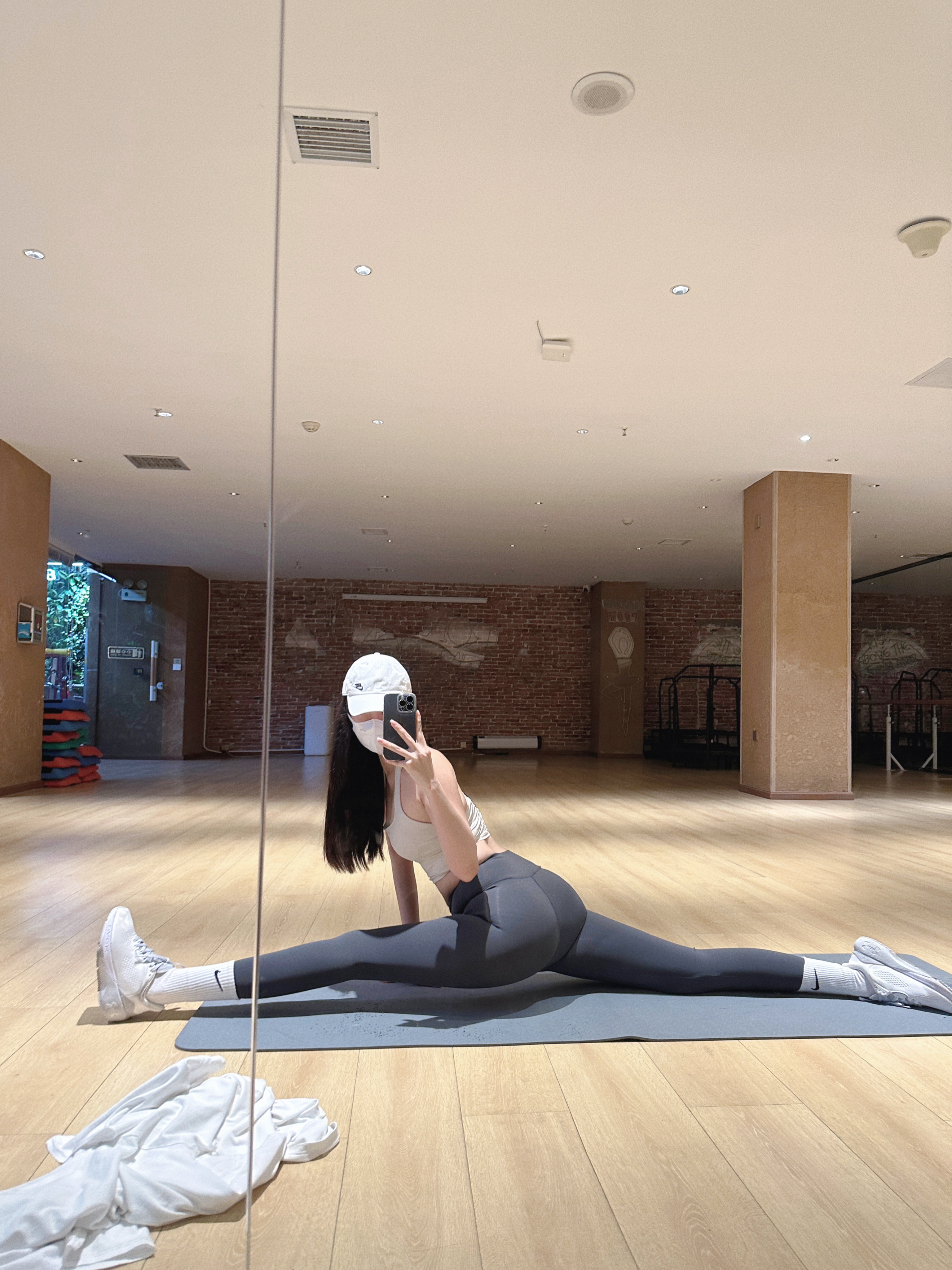 不知道说什么给大家劈个叉吧 ​​​