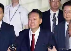 韩媒：前总统尹锡悦曾说要枪毙韩东勋。11月3日，韩国前陆军特战司司令郭种根在尹锡