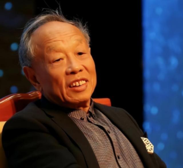 他是驻美大使，在美国大学演讲时，曾被一老太太质问为什么要侵略西藏？他一句话反问，