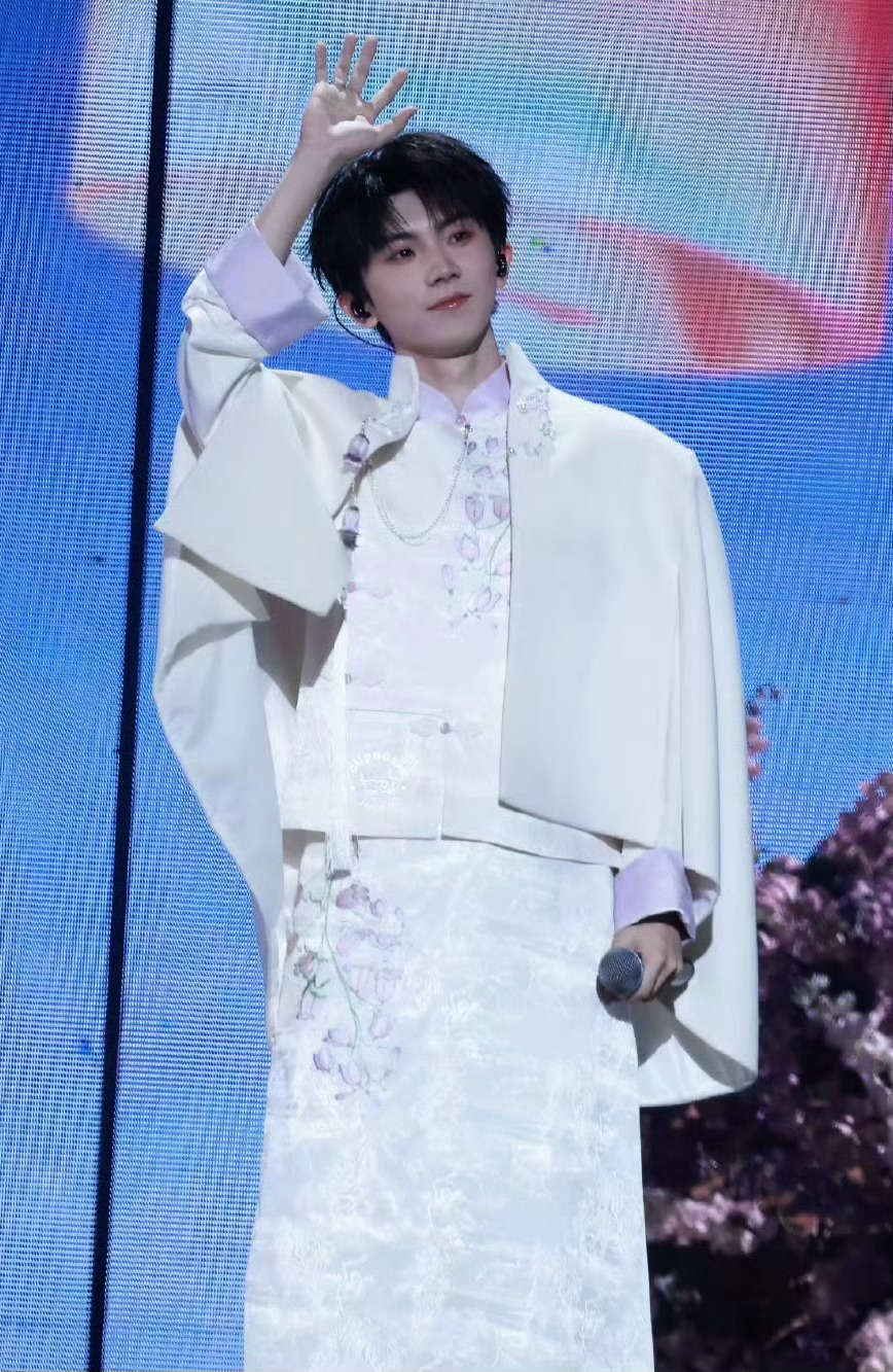 站姐拍的时代少年团六周年演唱会生图 