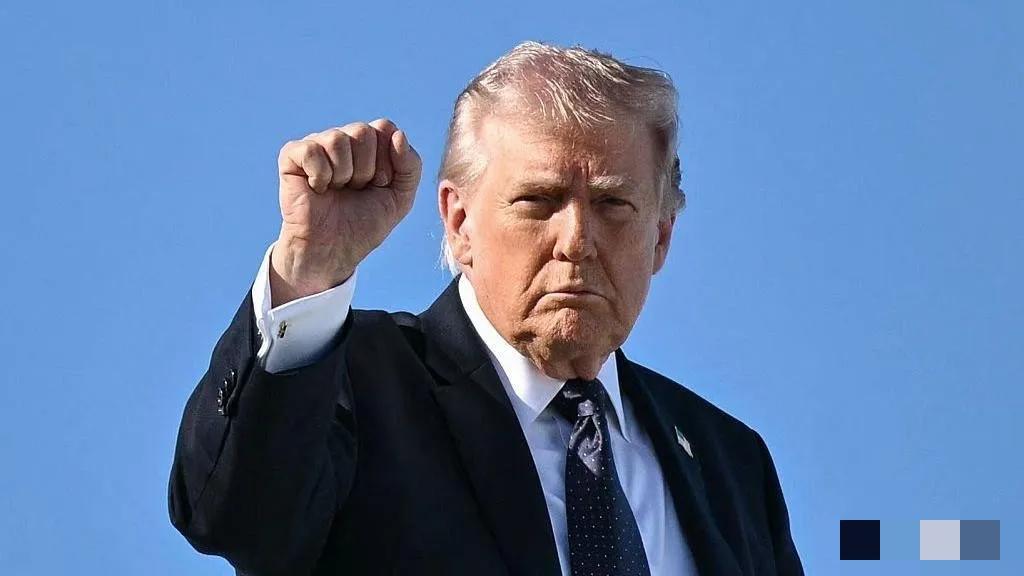 纽约时报今天报道：“对伊朗的轰炸是特朗普第二个任期内第八次下令动用军队行动。他曾