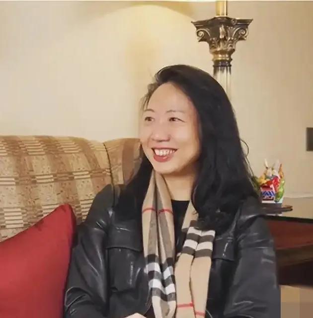 这是马英九icon的原班女幕僚王光慈，她曾长期担任马办主任。前天她说：“医生表示