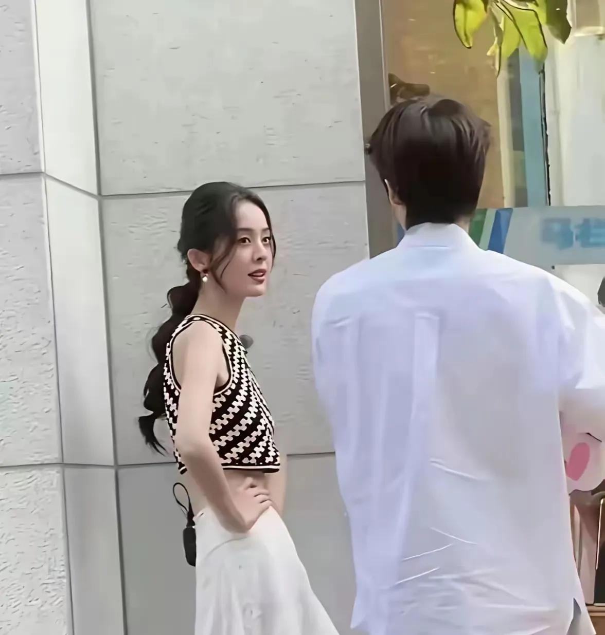 内娱所谓美女，是不是都活在镜头里？或者说，内娱女星放现实中，有好看的吗？

继赵