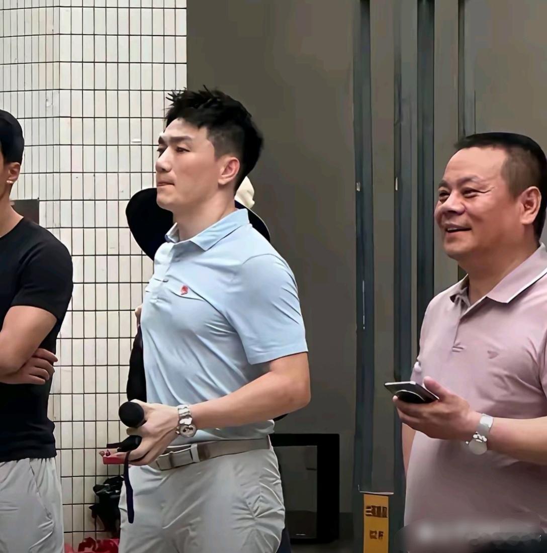 偶遇张馨予的老公，也没有那么帅。 