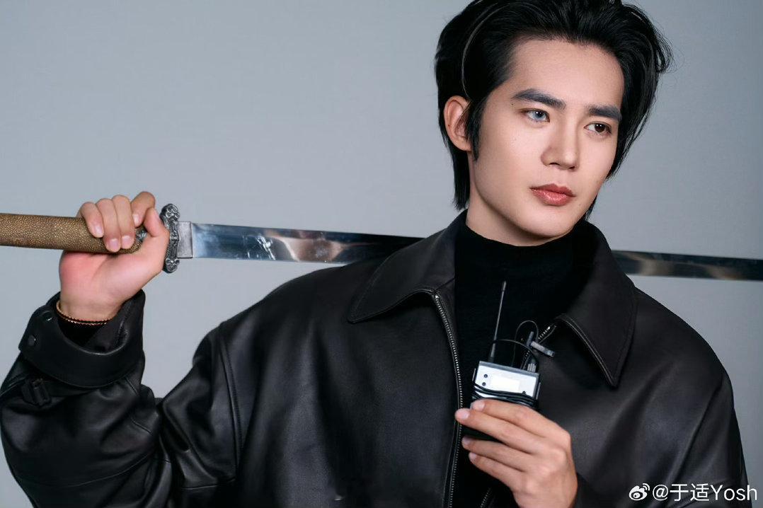 网传赵丽颖于适合作电影浮华之上赵丽颖拒绝了正午阳光的《开盘》后，居然是为了接新电