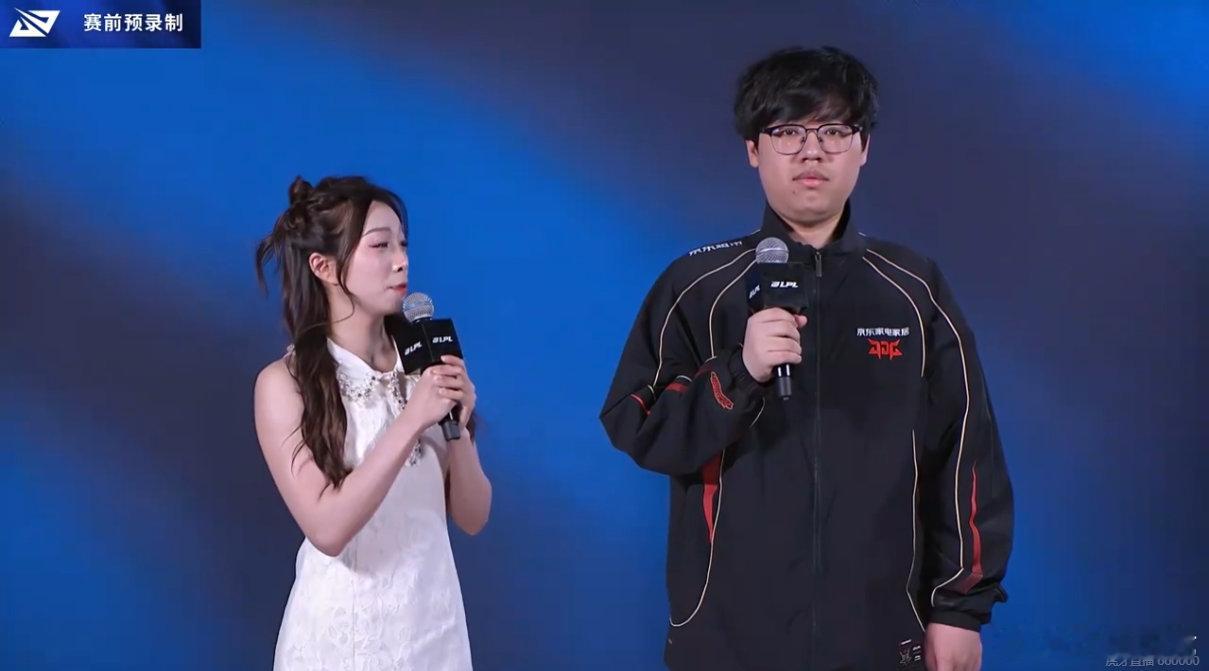 Xiaoxu：对上iG的致胜关键是资源团吧Xiaohu说队友间配合像陌生人 Xi