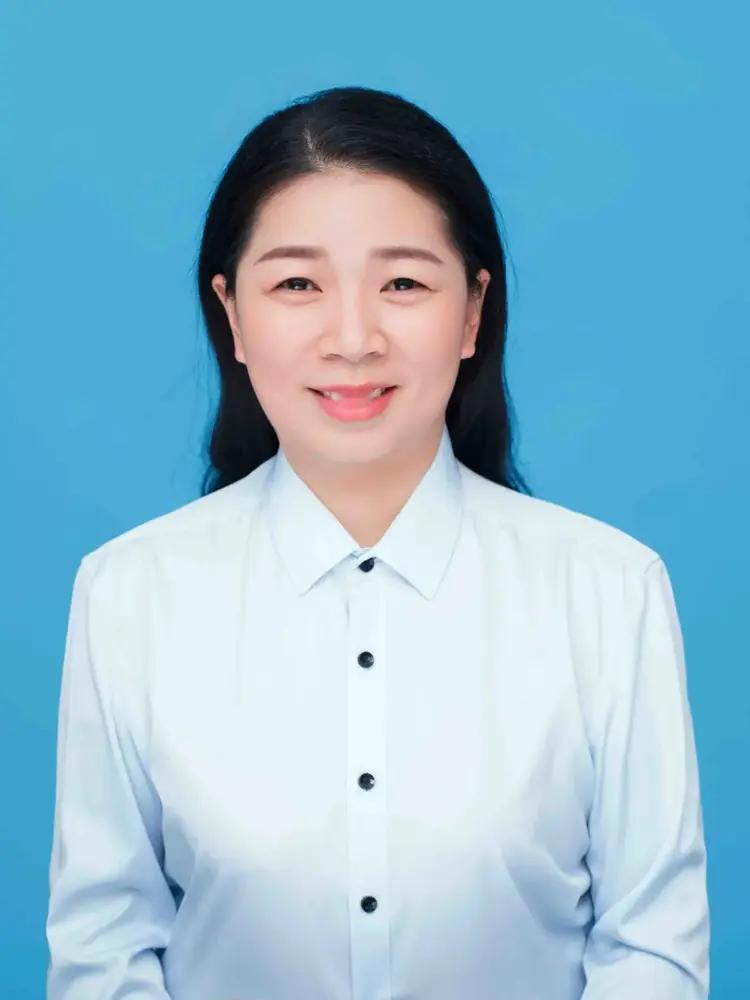 何雯，1983年9月生，女，中共党员现任湖北省中西医结合医院急救科护士长、急诊科